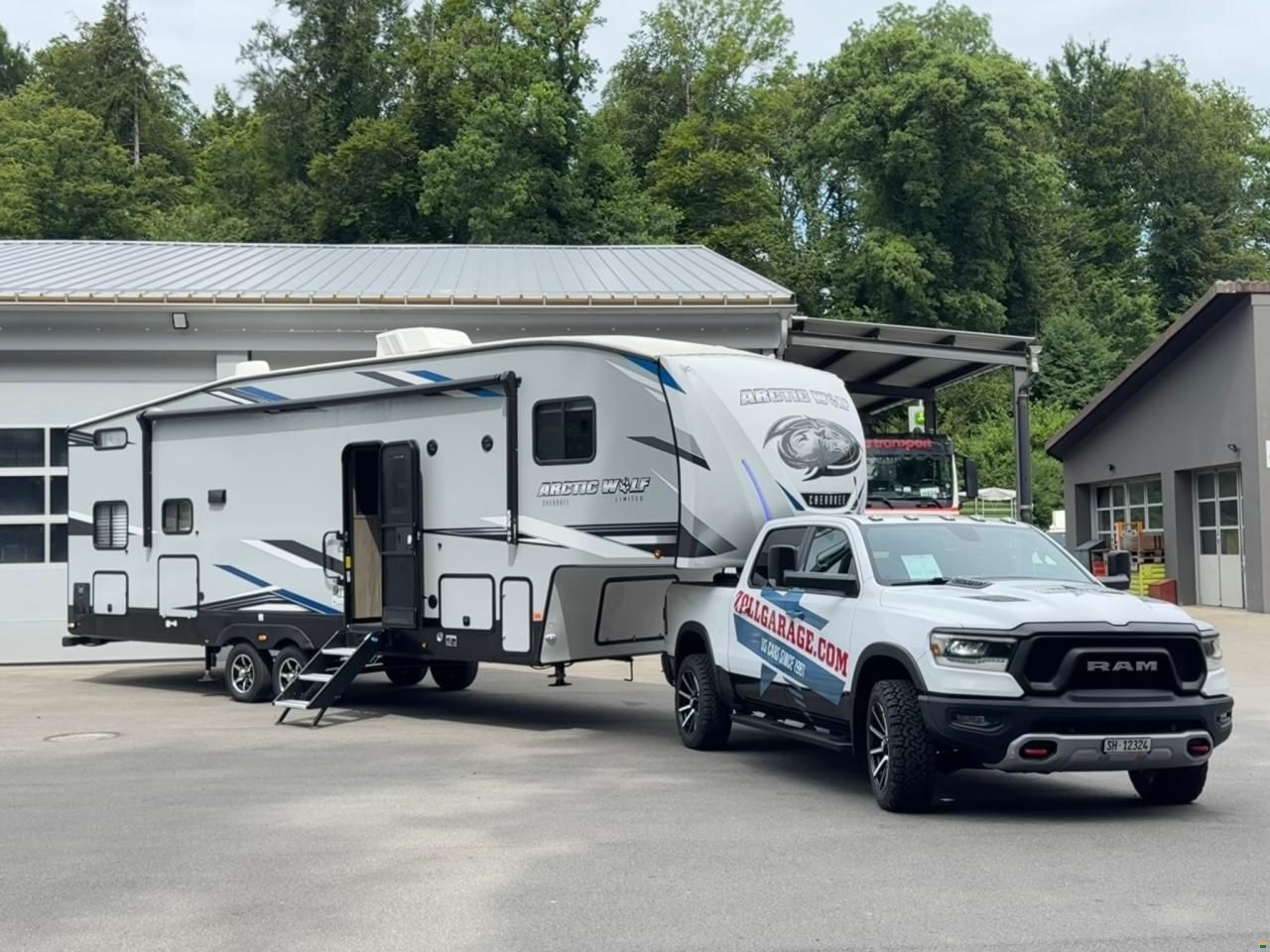 ARCTIC WOLF FIFTH WHEELS 287BH