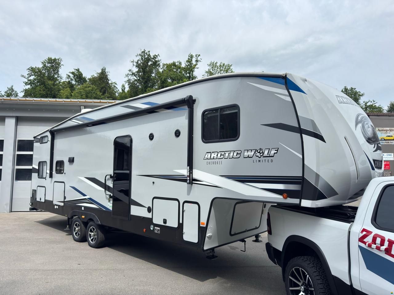 ARCTIC WOLF FIFTH WHEELS 287BH