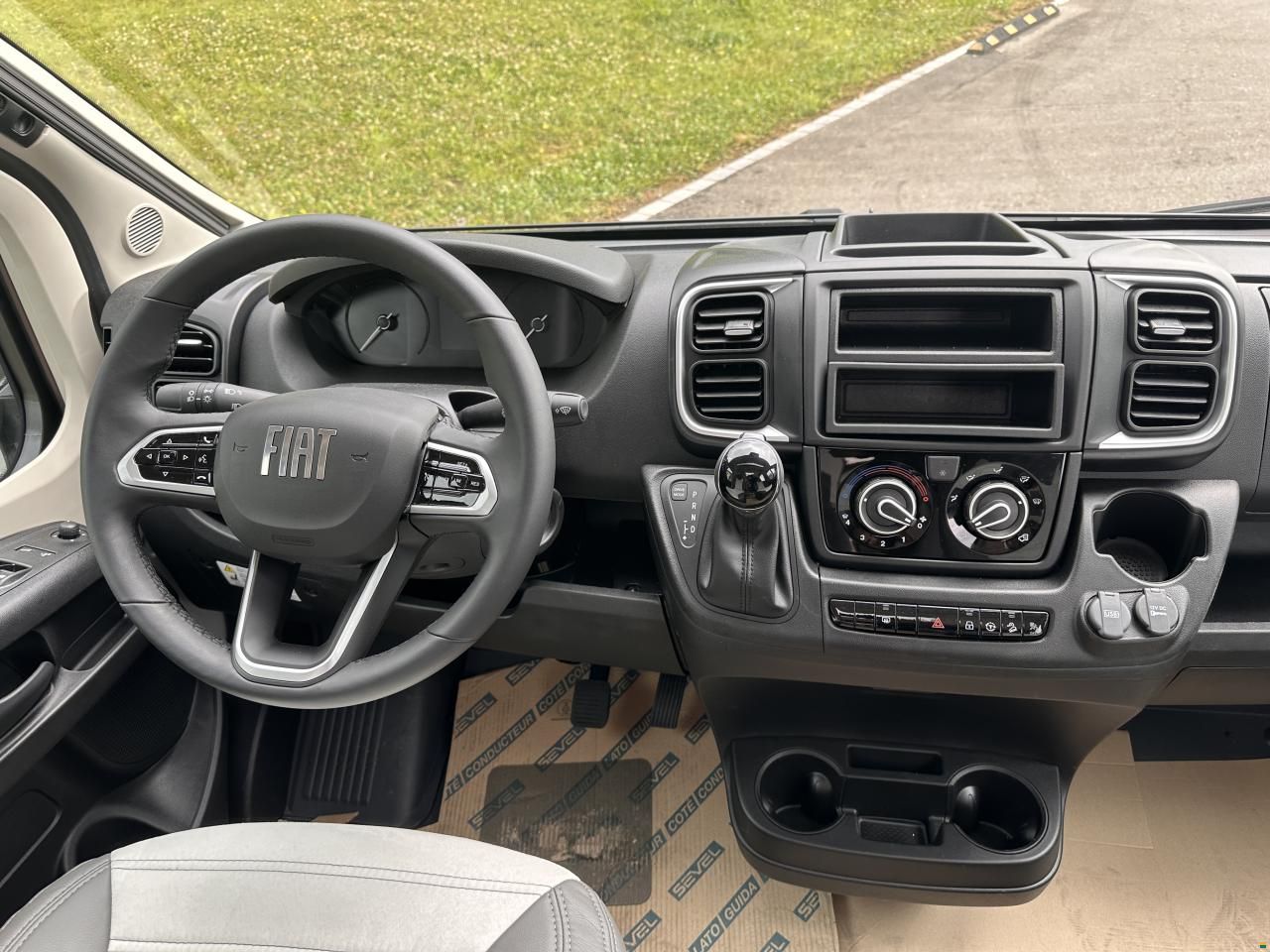 Sunlight Cliff 600 X