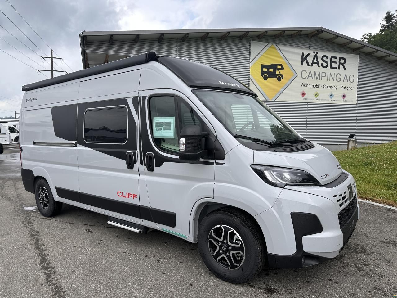 Sunlight Cliff 600 X