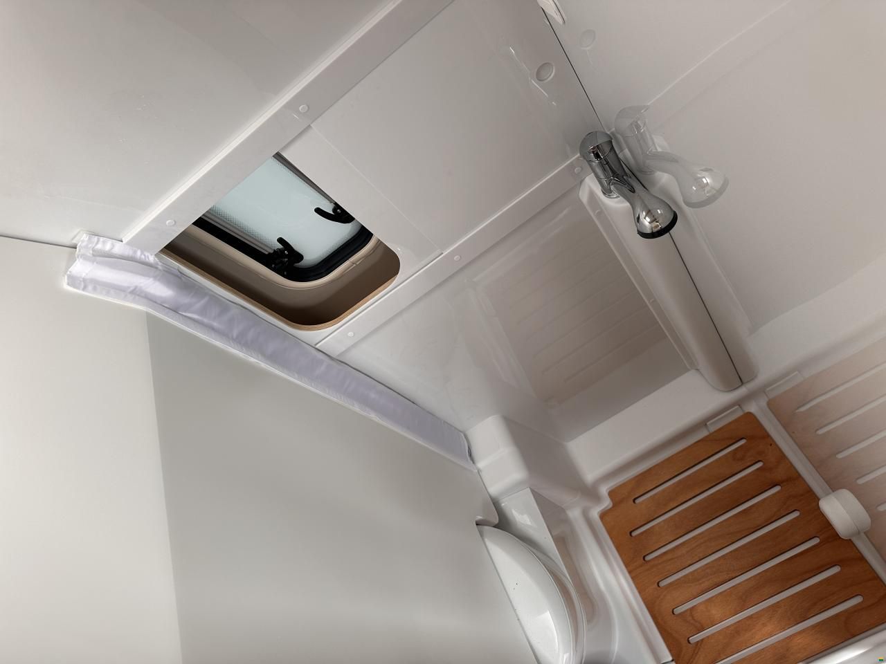 Sunlight Cliff 600 X