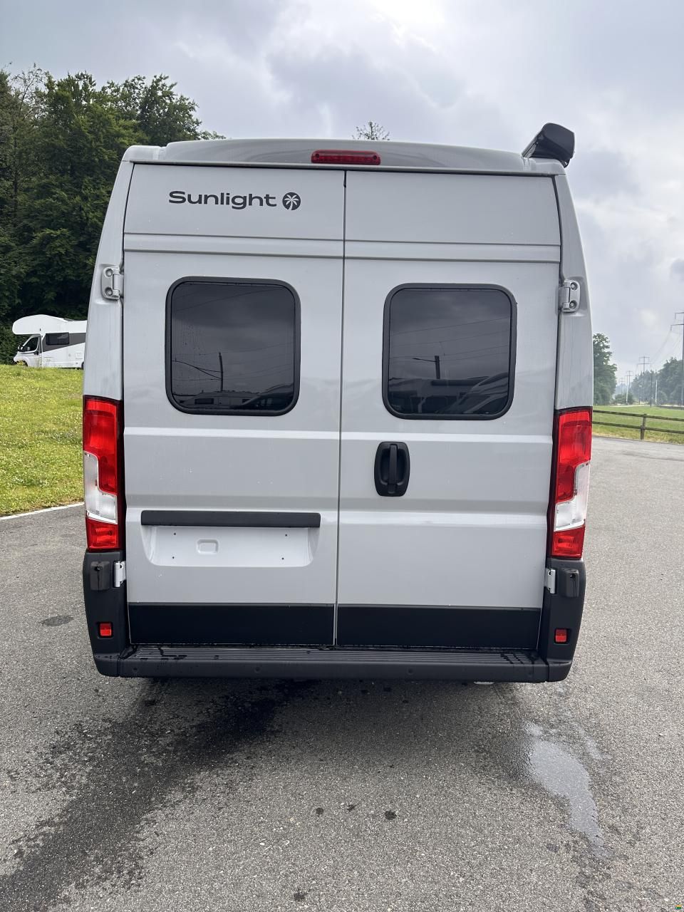 Sunlight Cliff 600 X