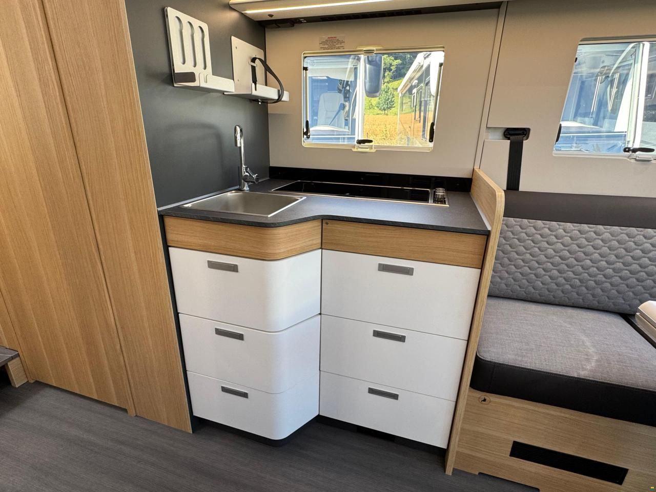 Adria Coral Plus 670 DL