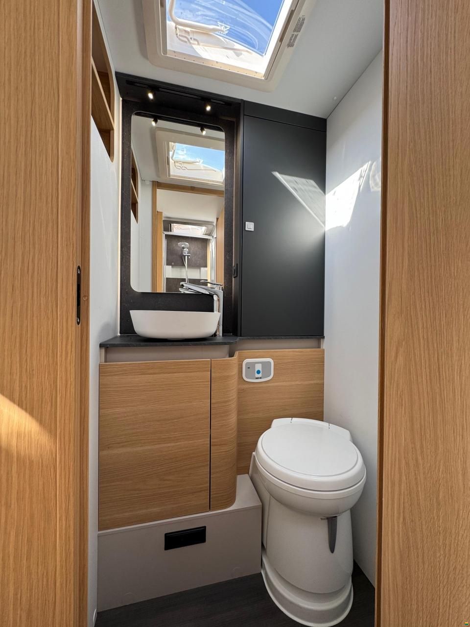 Adria Coral Plus 670 DL