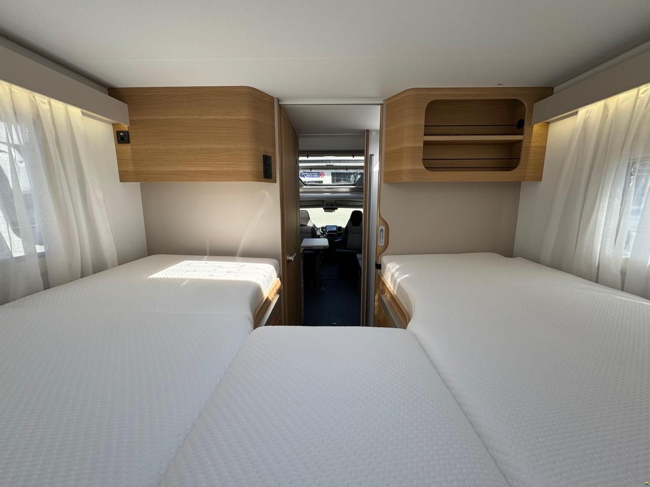Adria Coral Plus 670 DL