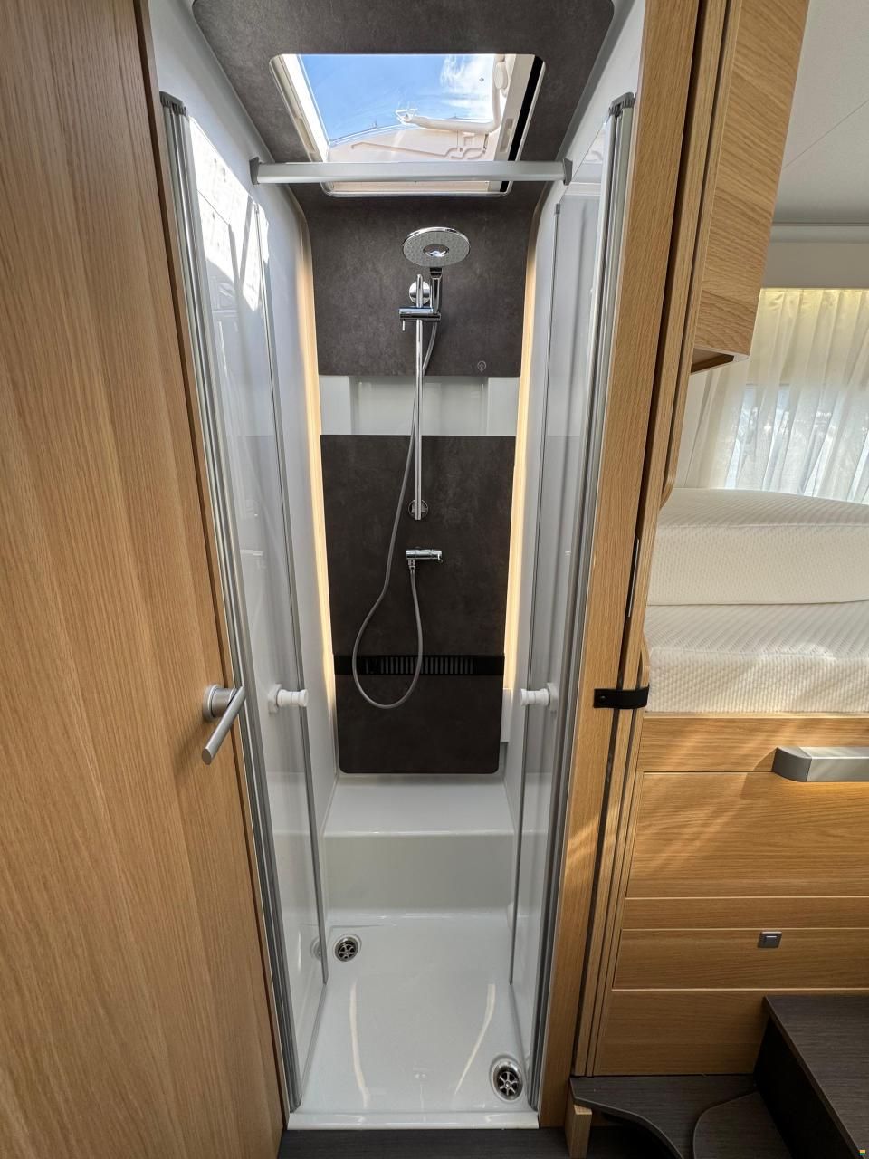 Adria Coral Plus 670 DL