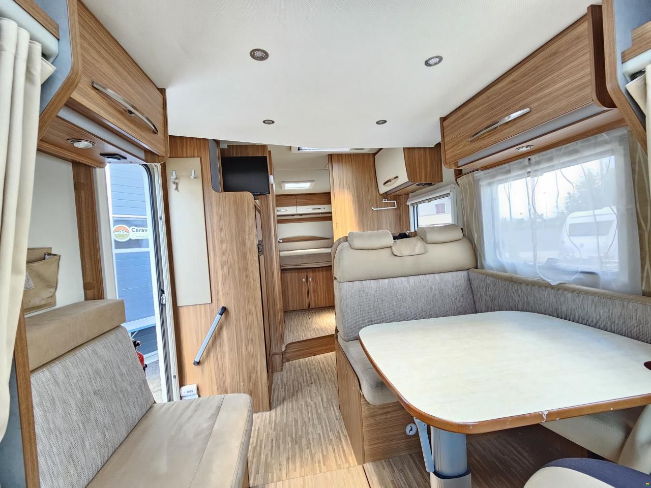 Carado T 449 mit Queensbett, Hubbett, Automat!