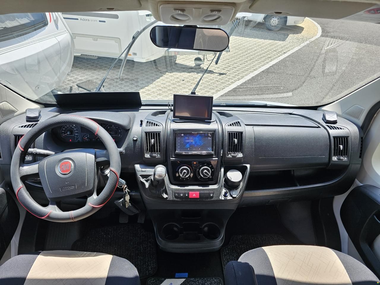 Carado T 449 mit Queensbett, Hubbett, Automat!