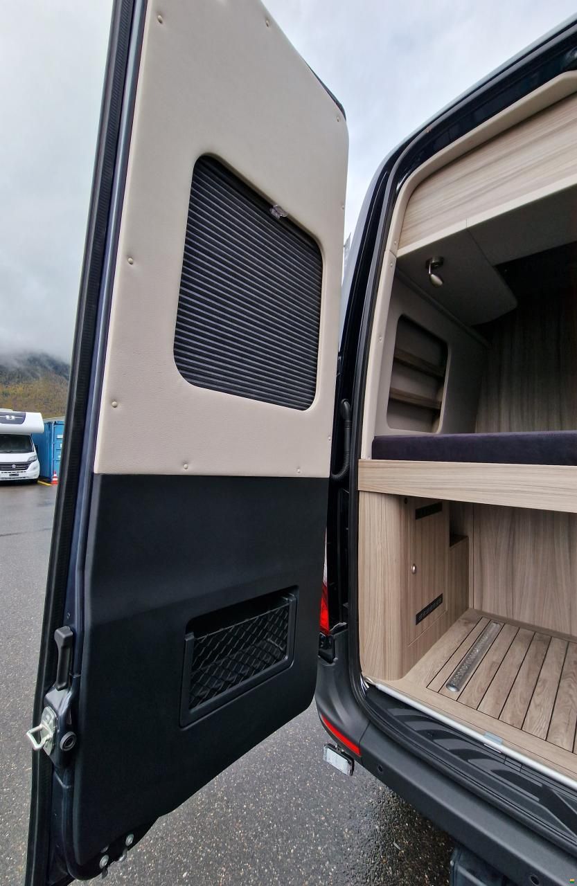 Innova Roadtrip 595L; Sprinter 4x4