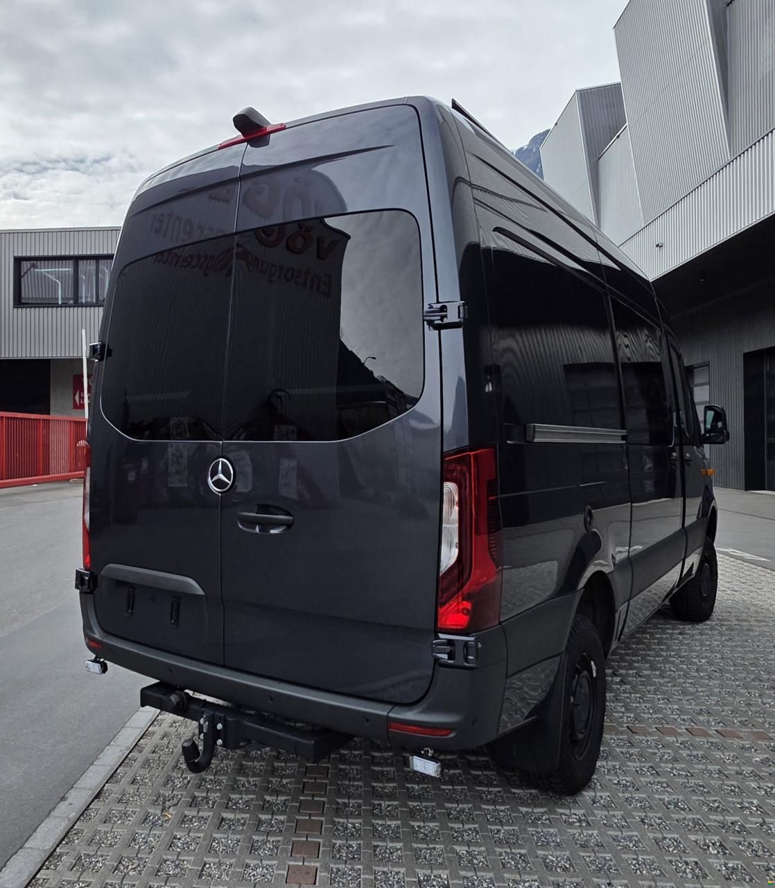 Innova Roadtrip 595L; Sprinter 4x4