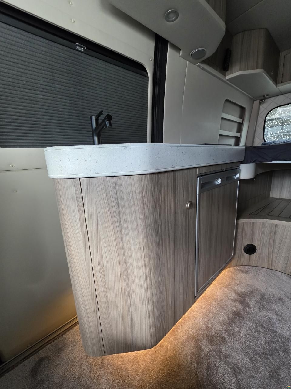 Innova Roadtrip 595L; Sprinter 4x4