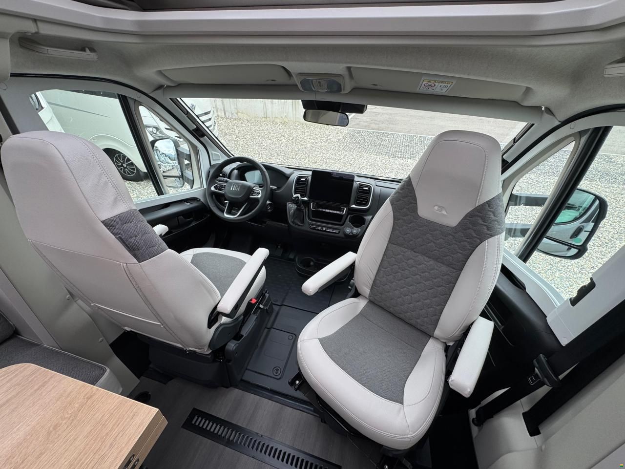 Adria Coral 670 DL 60 Years Selection Deluxe