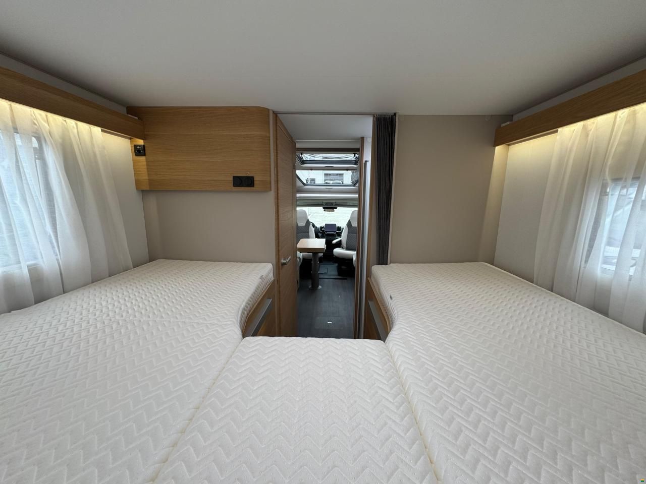 Adria Coral 670 DL 60 Years Selection Deluxe