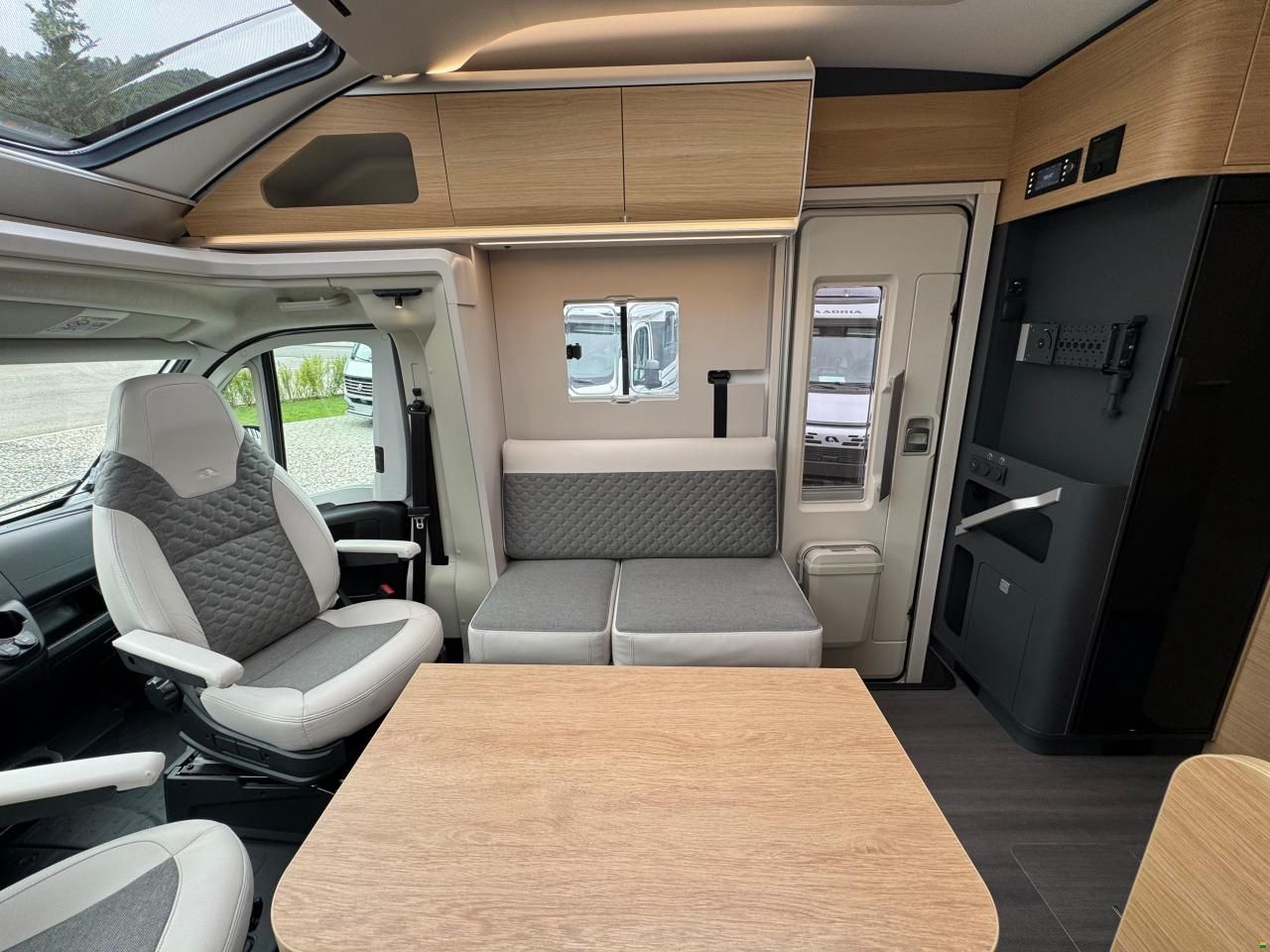 Adria Coral 670 DL 60 Years Selection Deluxe