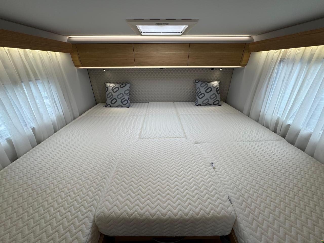 Adria Coral 670 DL 60 Years Selection Deluxe