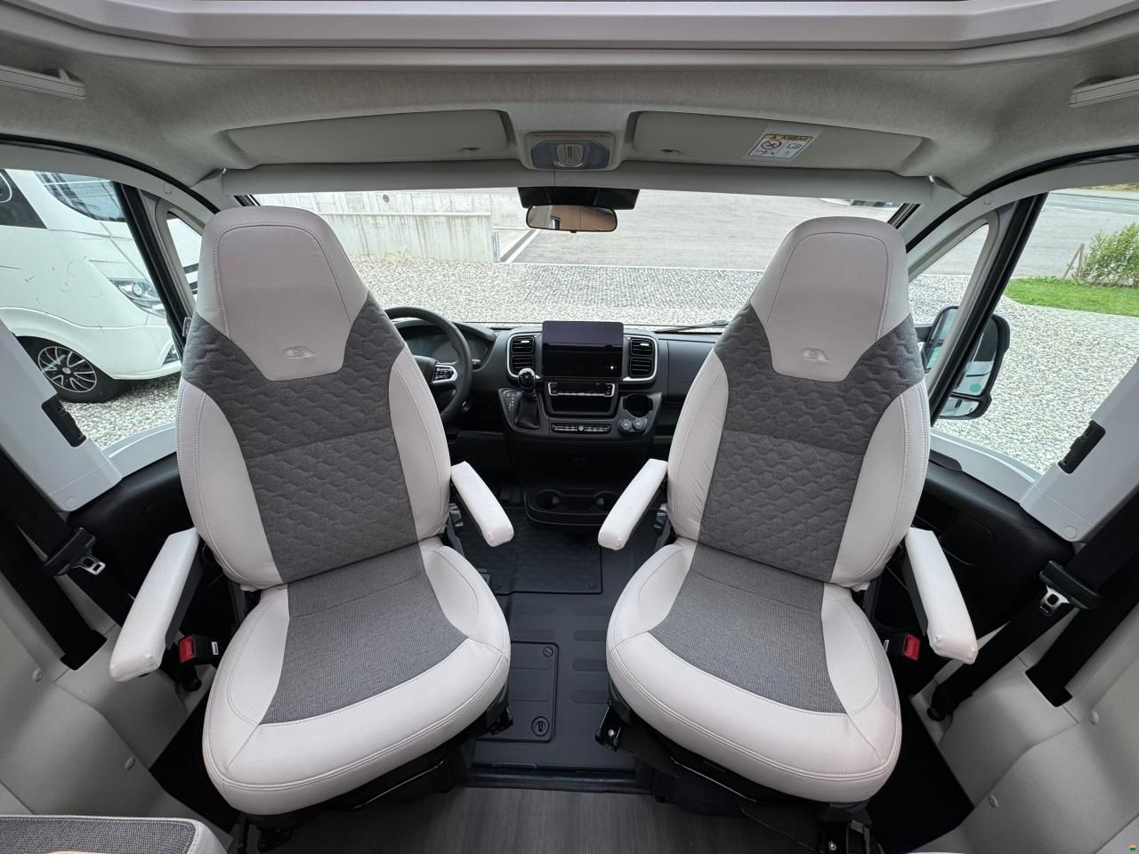 Adria Coral 670 DL 60 Years Selection Deluxe