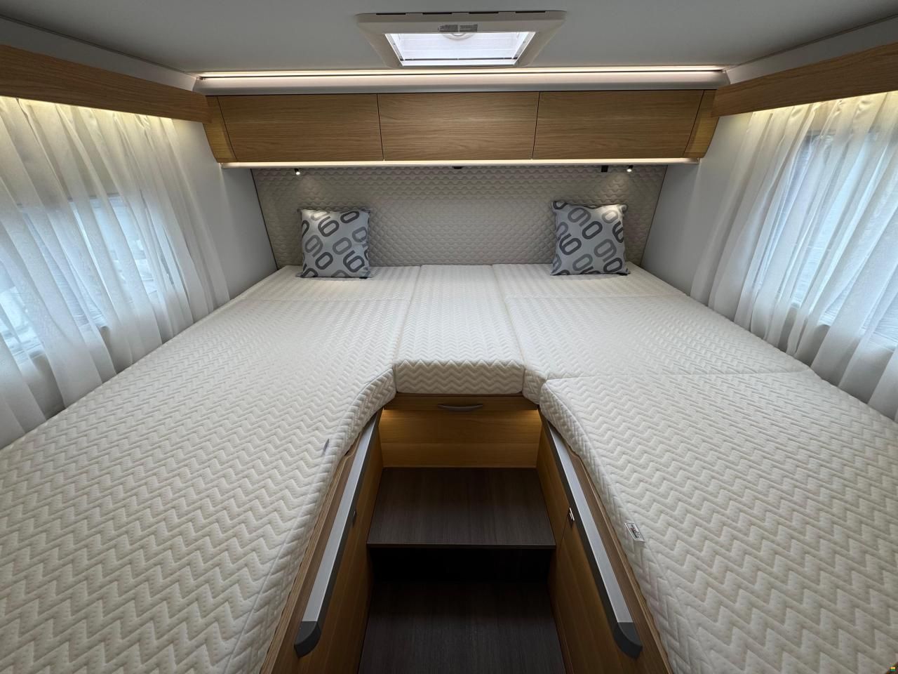 Adria Coral 670 DL 60 Years Selection Deluxe