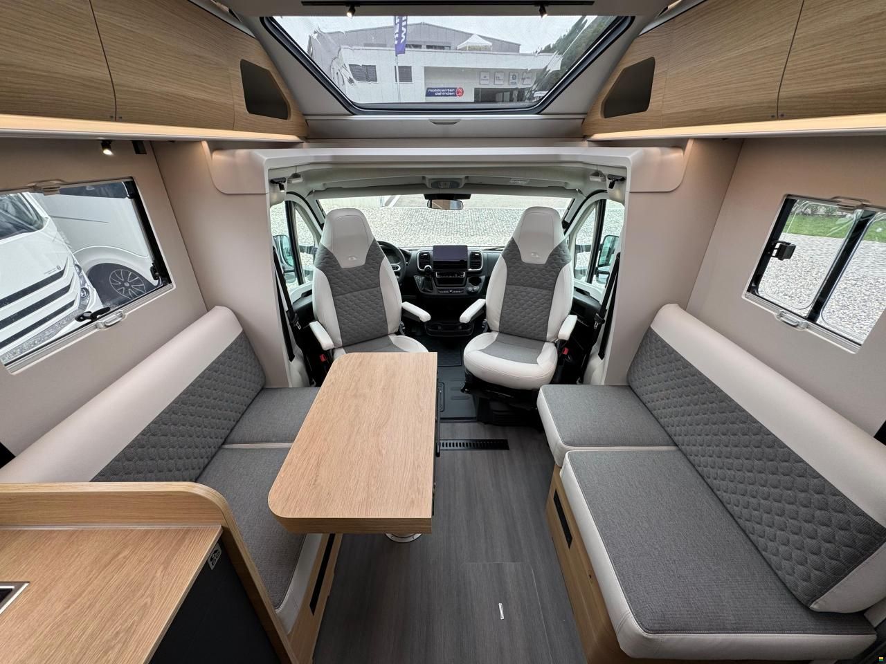 Adria Coral 670 DL 60 Years Selection Deluxe