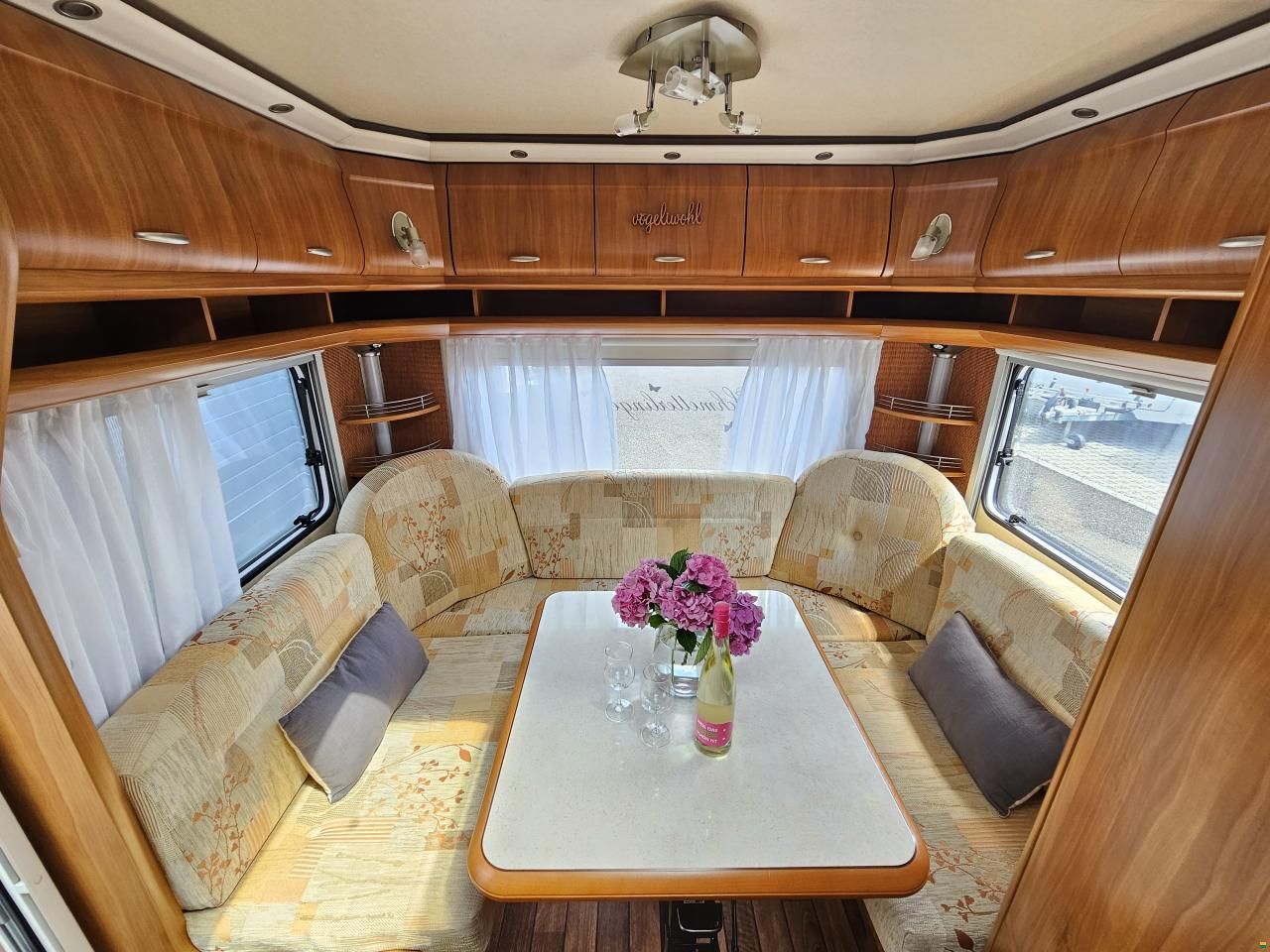 Hobby Excellent mit Queensbett, Klima, Mover!