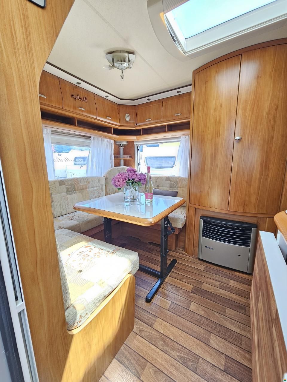 Hobby Excellent mit Queensbett, Klima, Mover!