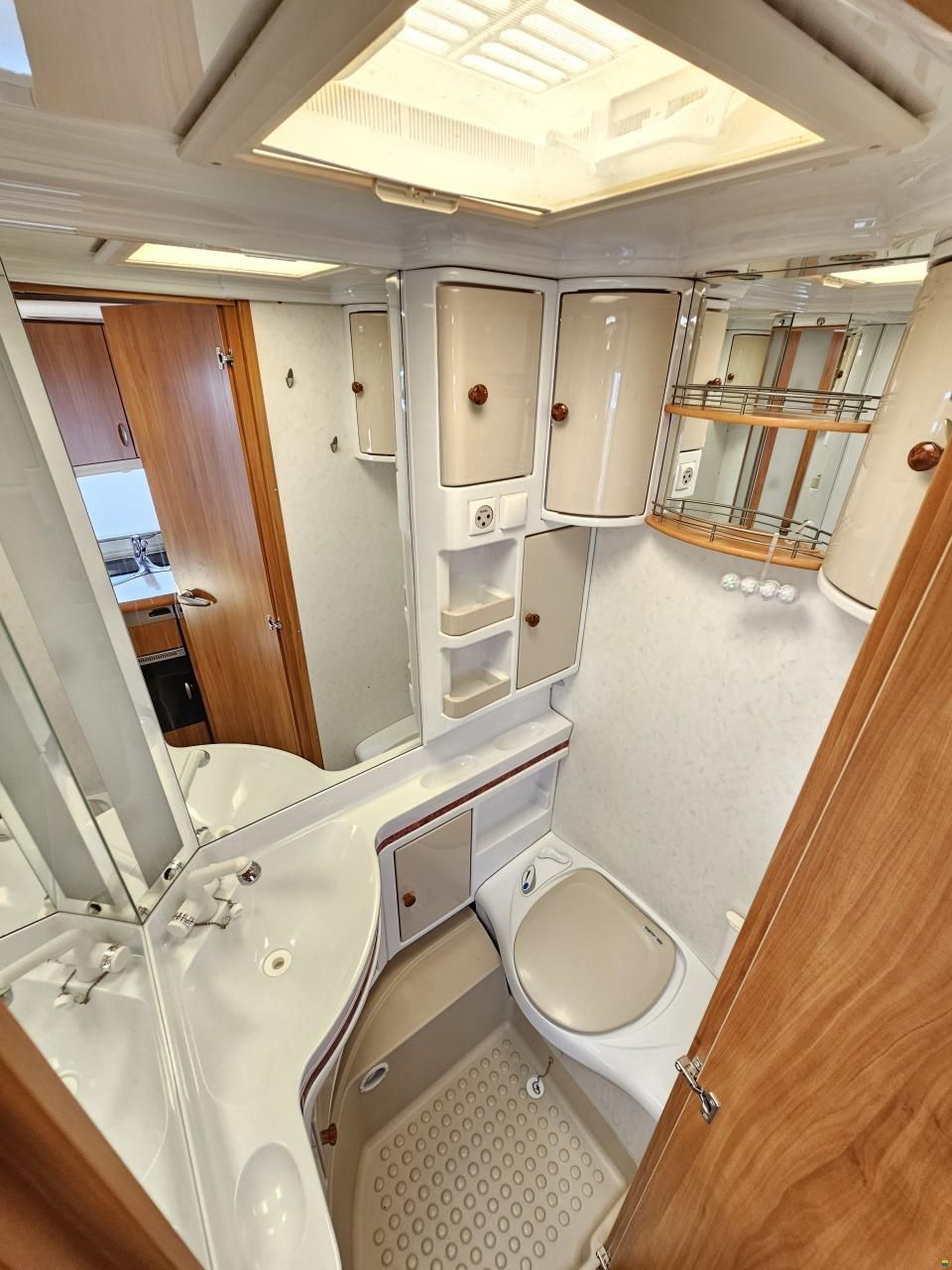 Hobby Excellent mit Queensbett, Klima, Mover!