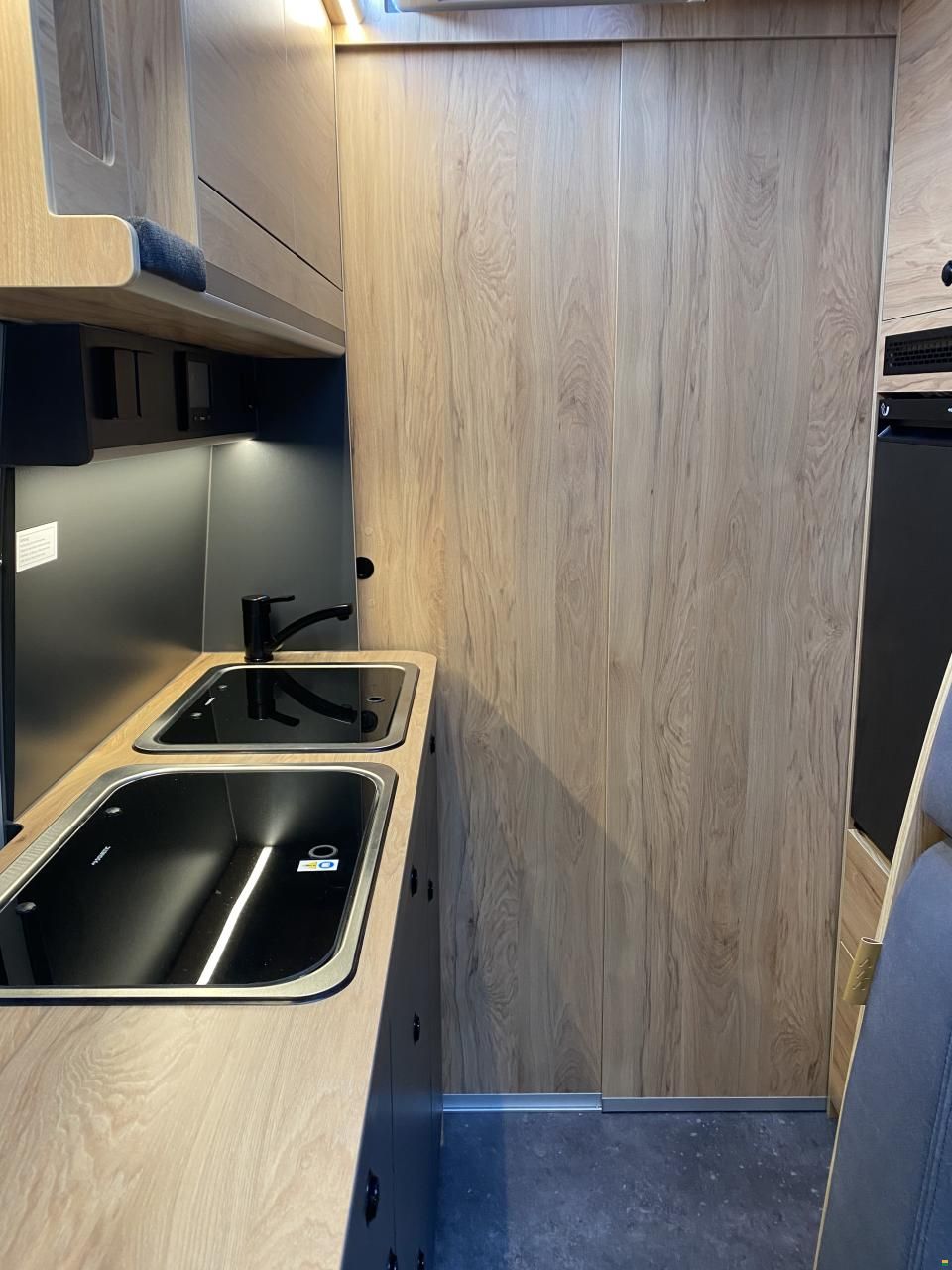 Globe-Traveller Voyager X