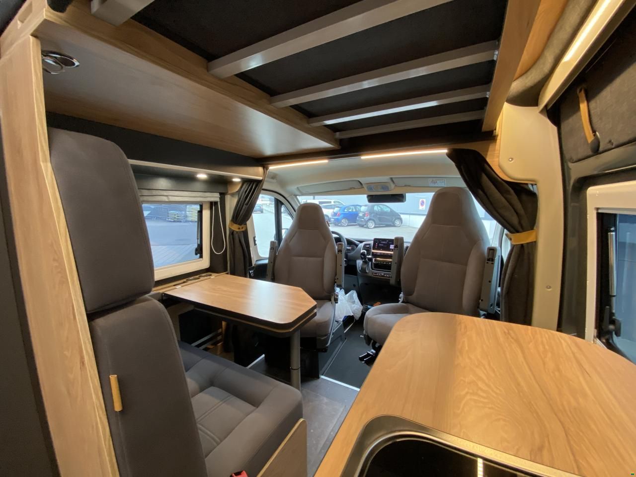 Globe-Traveller Voyager X