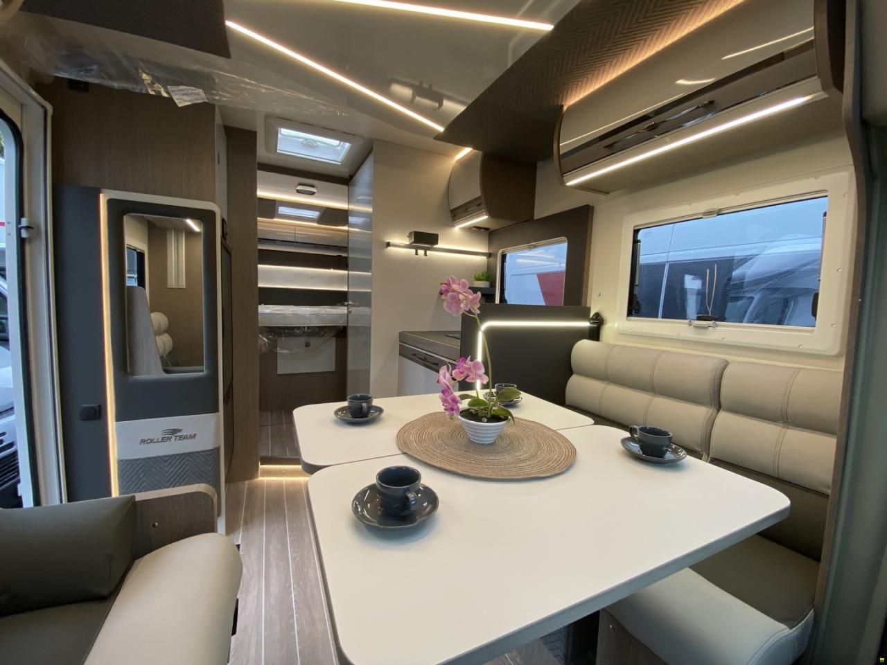 Roller Team Zefiro 267 TL, Ford 2.0TDCi 165PS Autom.