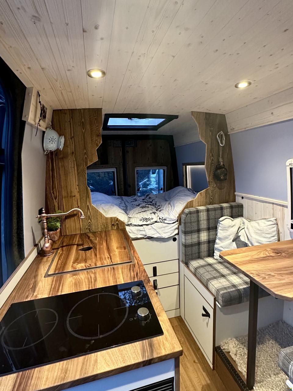 Mercedes Benz Sprinter 319 CDI Standard 9G-TRONIC 4x4