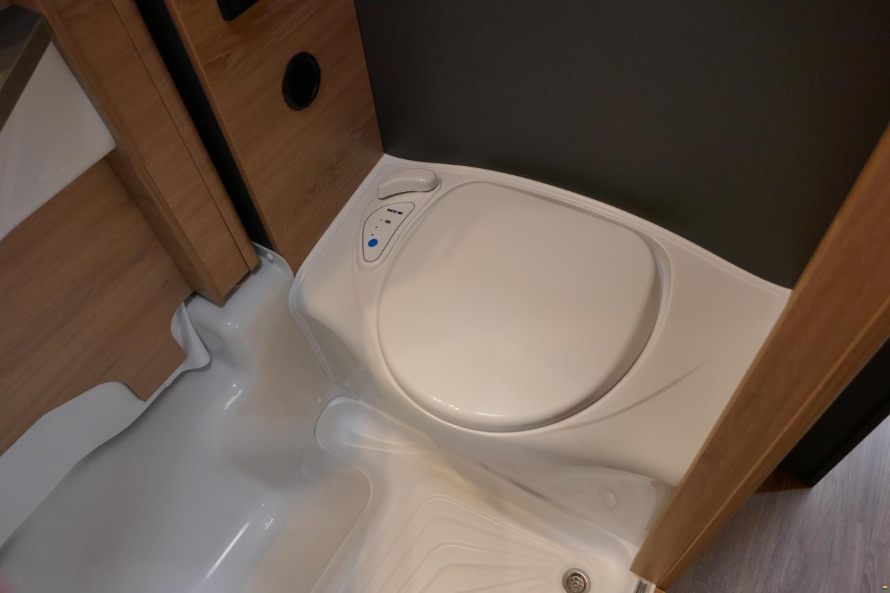 Knaus L!VE TI 650 MEG Platinum Selection