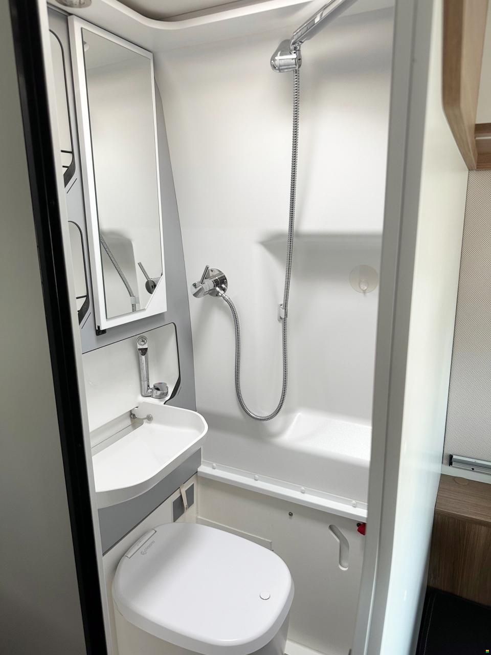 Pilote V 600 J PREMIUM 2.3 9-GANG AUTOMAT MJ160