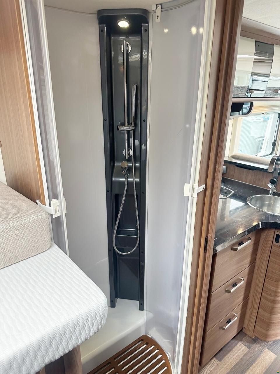 Knaus SKY I 700 PLUS LEG AUTOMAT MJ150