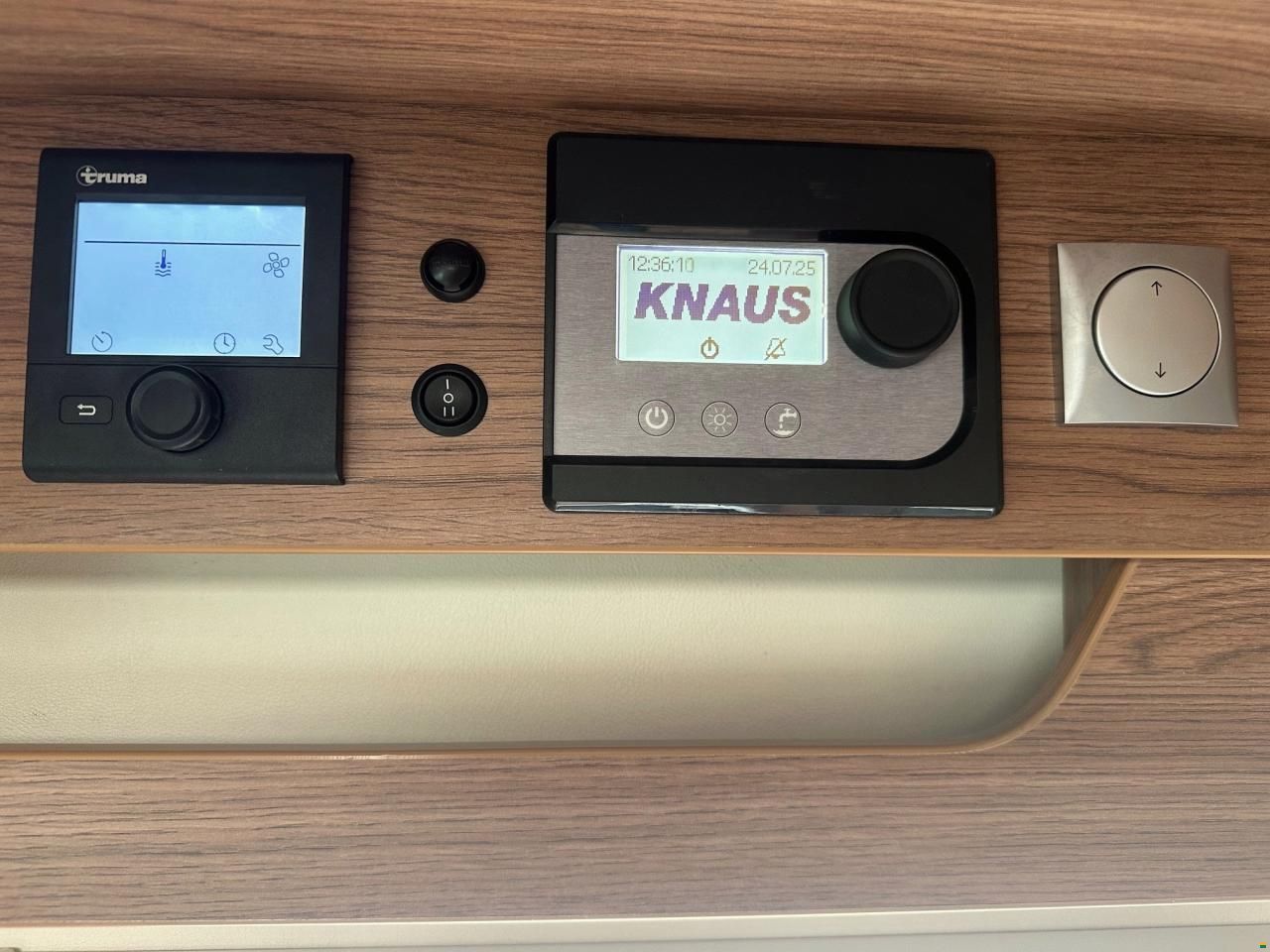 Knaus SKY I 700 PLUS LEG AUTOMAT MJ150