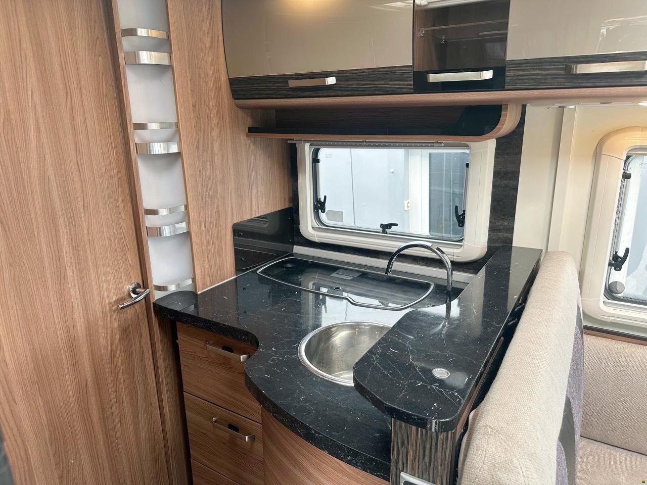 Knaus SKY I 700 PLUS LEG AUTOMAT MJ150