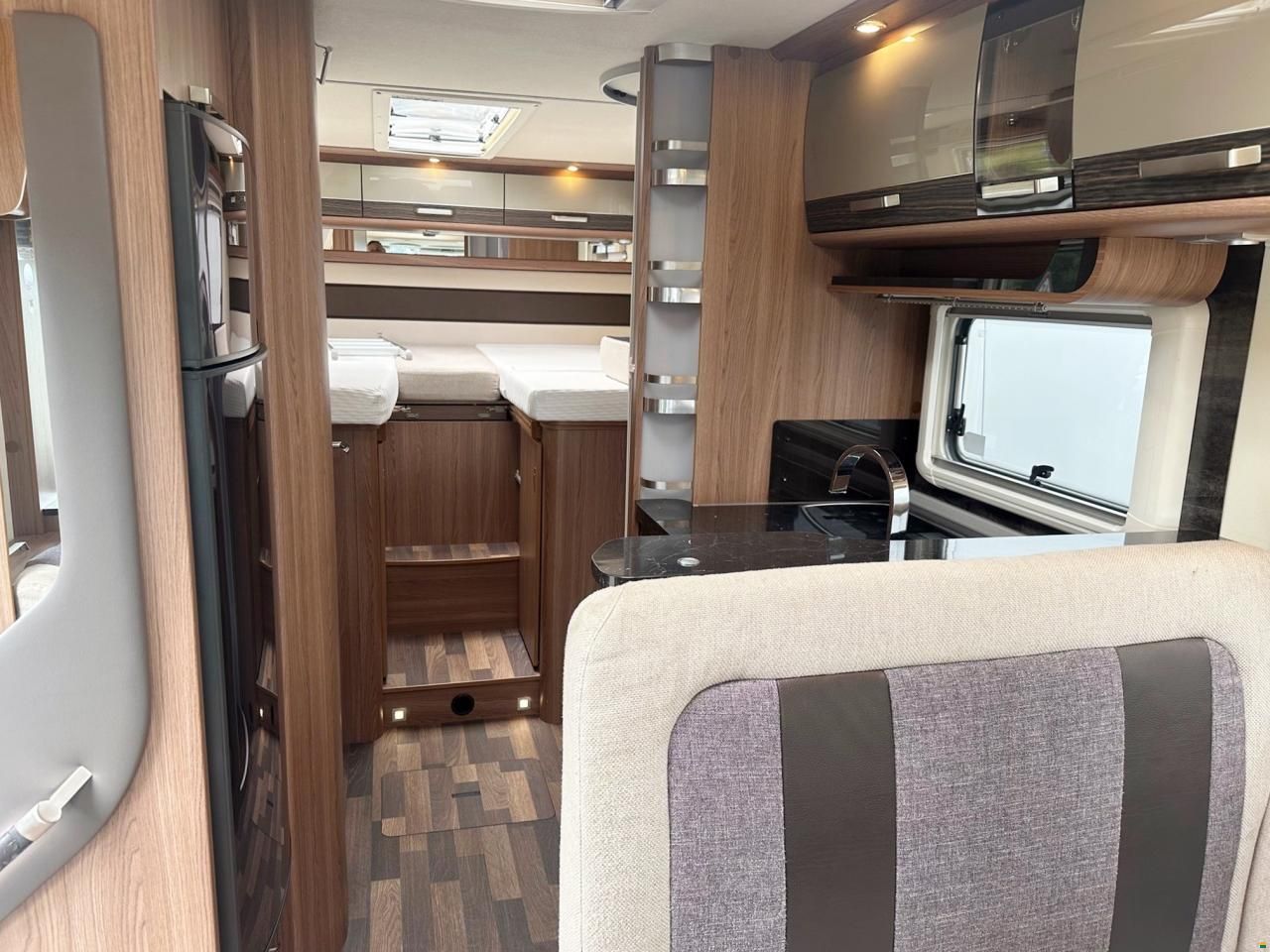 Knaus SKY I 700 PLUS LEG AUTOMAT MJ150