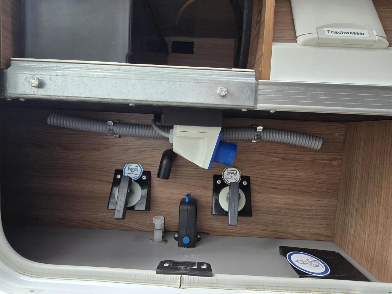 Knaus SKY I 700 PLUS LEG AUTOMAT MJ150