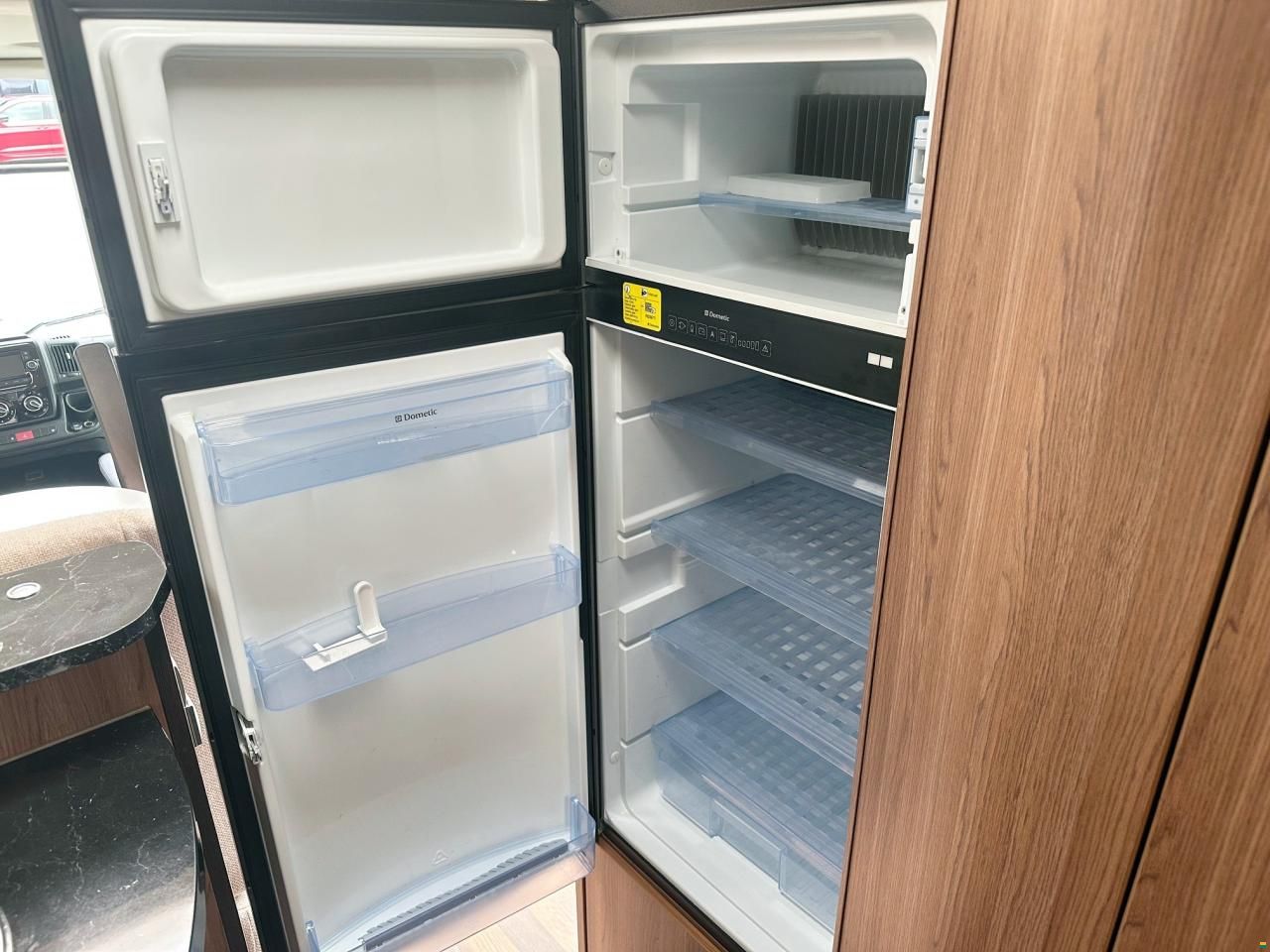 Knaus SKY I 700 PLUS LEG AUTOMAT MJ150