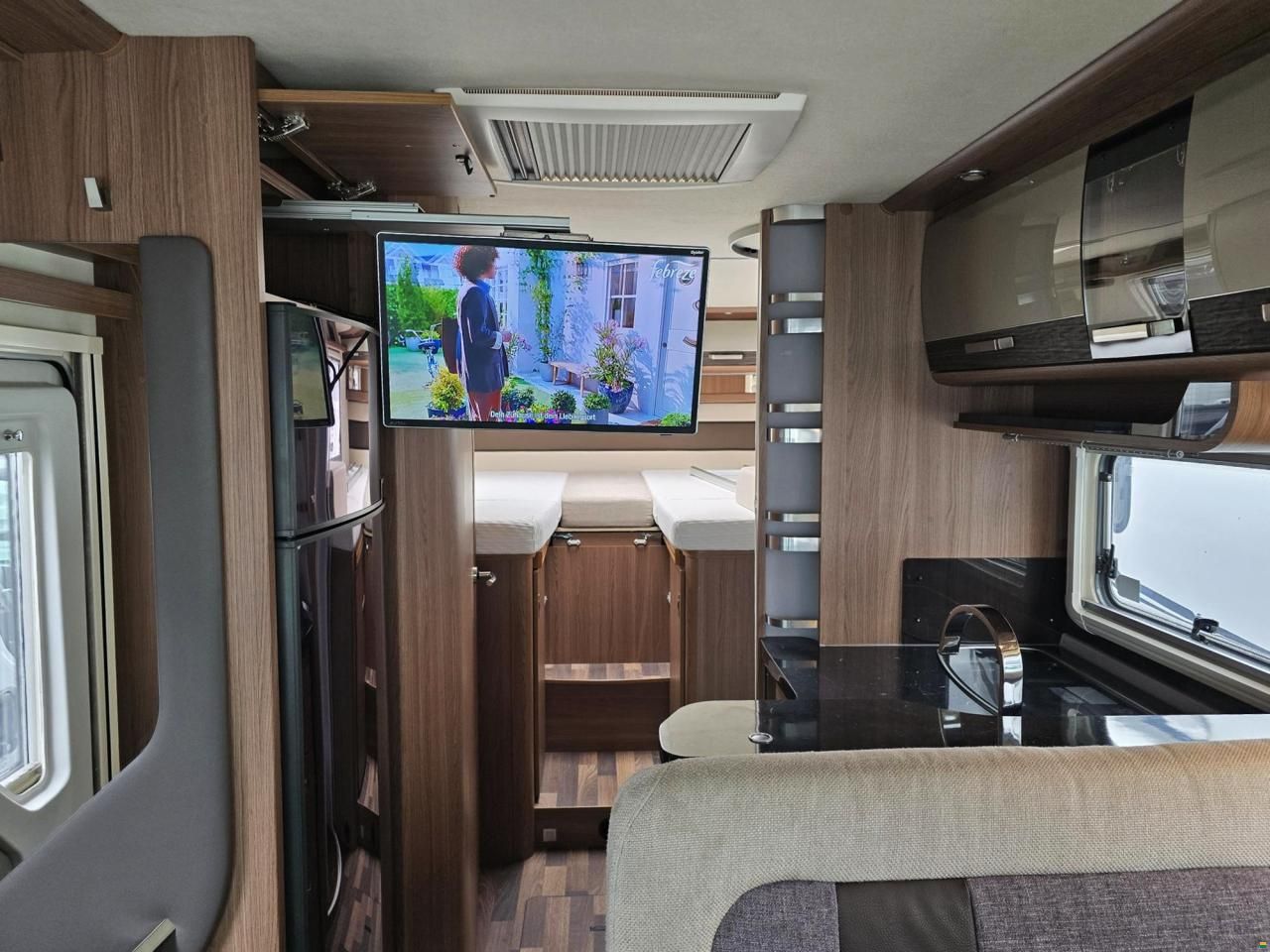 Knaus SKY I 700 PLUS LEG AUTOMAT MJ150