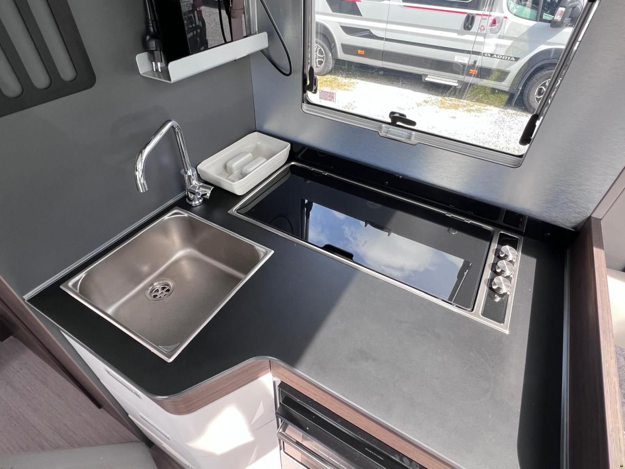 Adria Coral Supreme 670DL