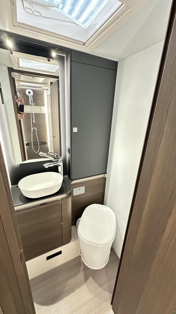 Adria Coral Supreme 670DL