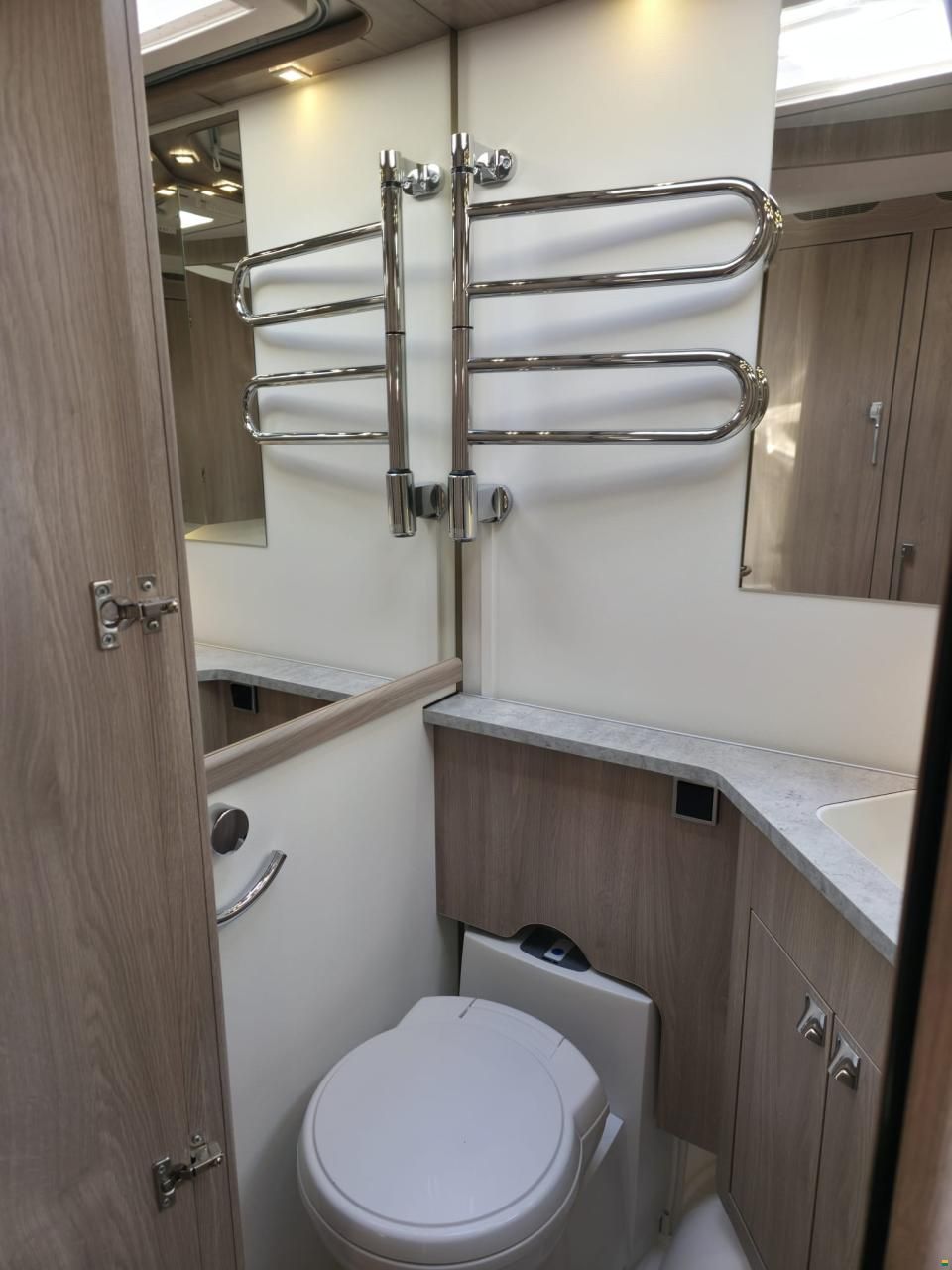 Kabe Royal 560 GLE B2