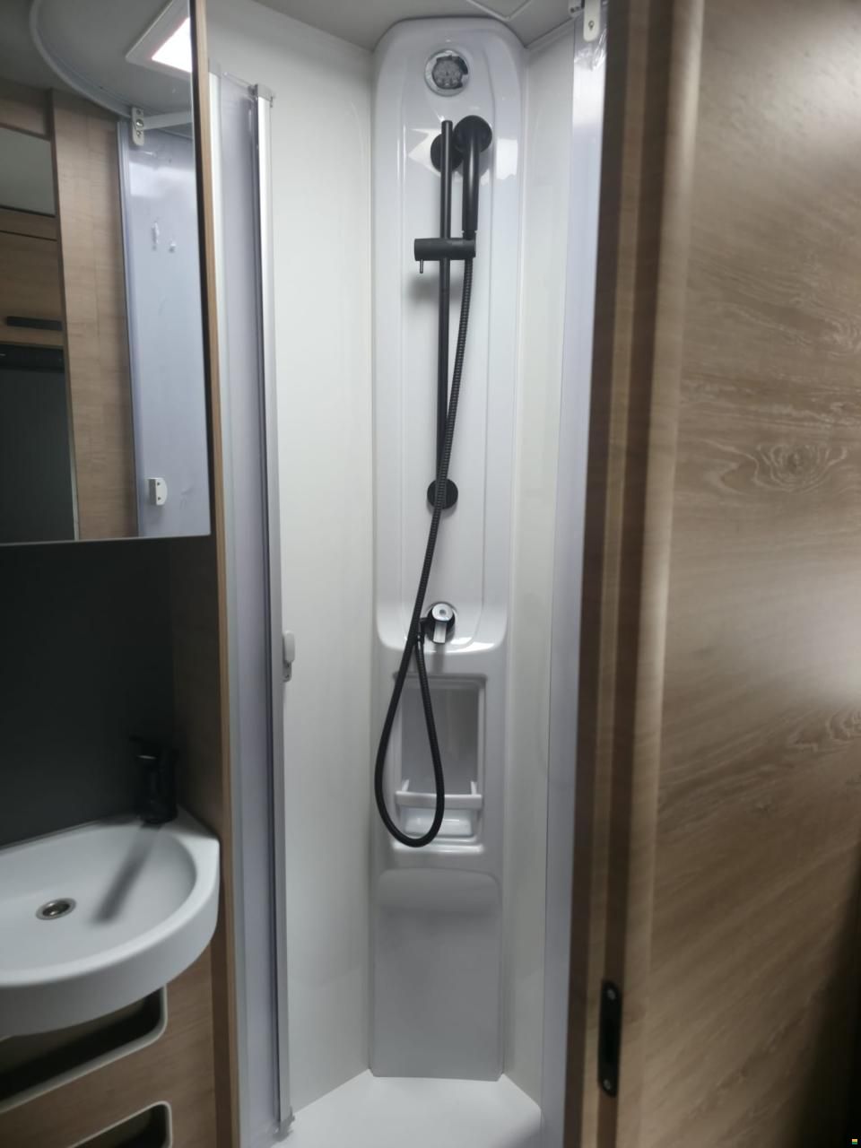 Knaus L!VE WAVE 650 MG Platinum Selection