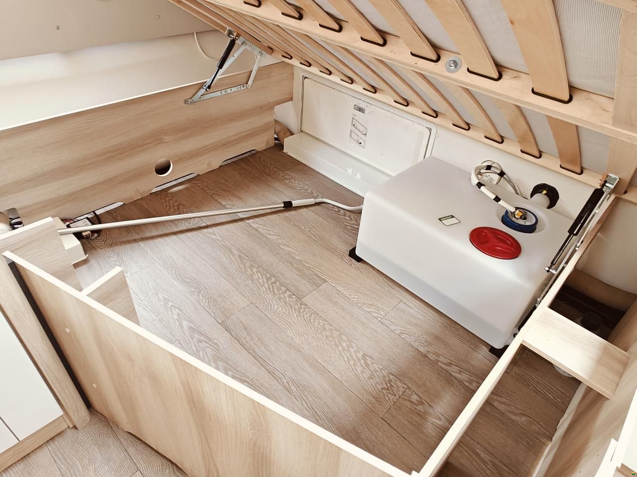 Hobby 24EG/540 KMFe De Luxe -Etagenbett