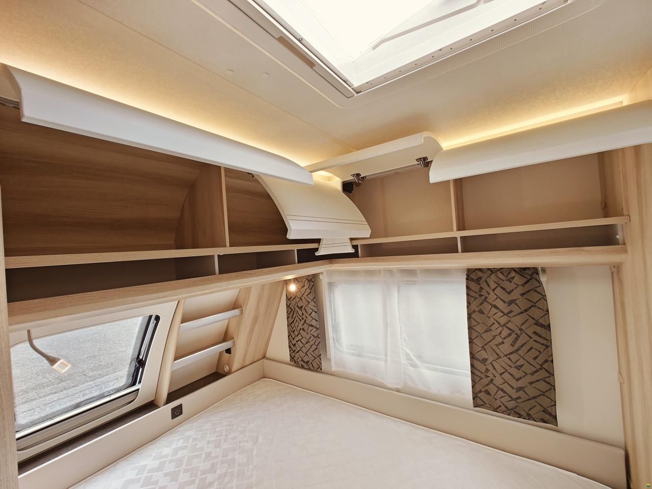 Hobby 24EG/540 KMFe De Luxe -Etagenbett