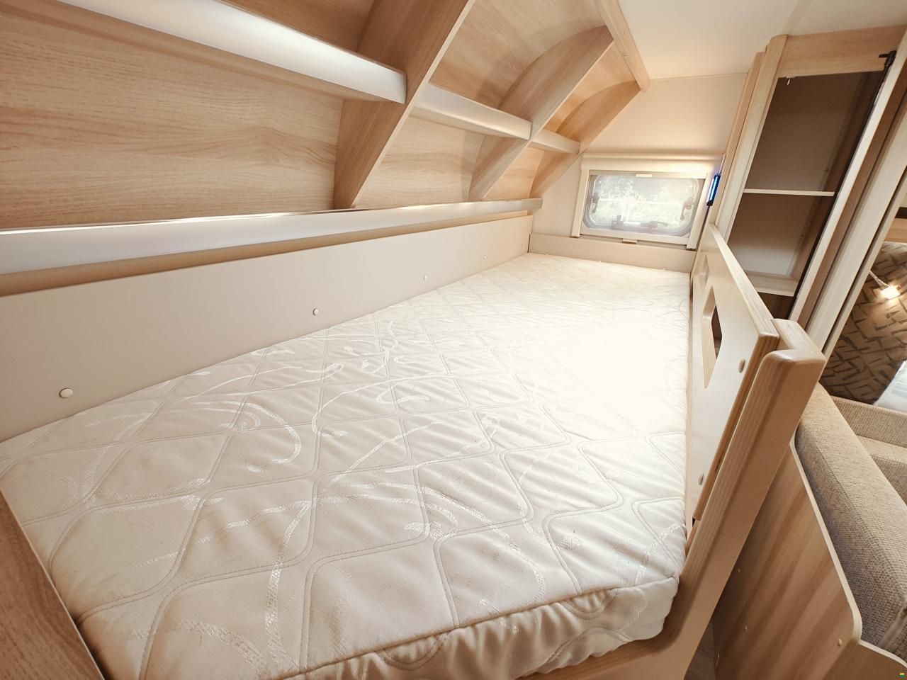 Hobby 24EG/540 KMFe De Luxe -Etagenbett