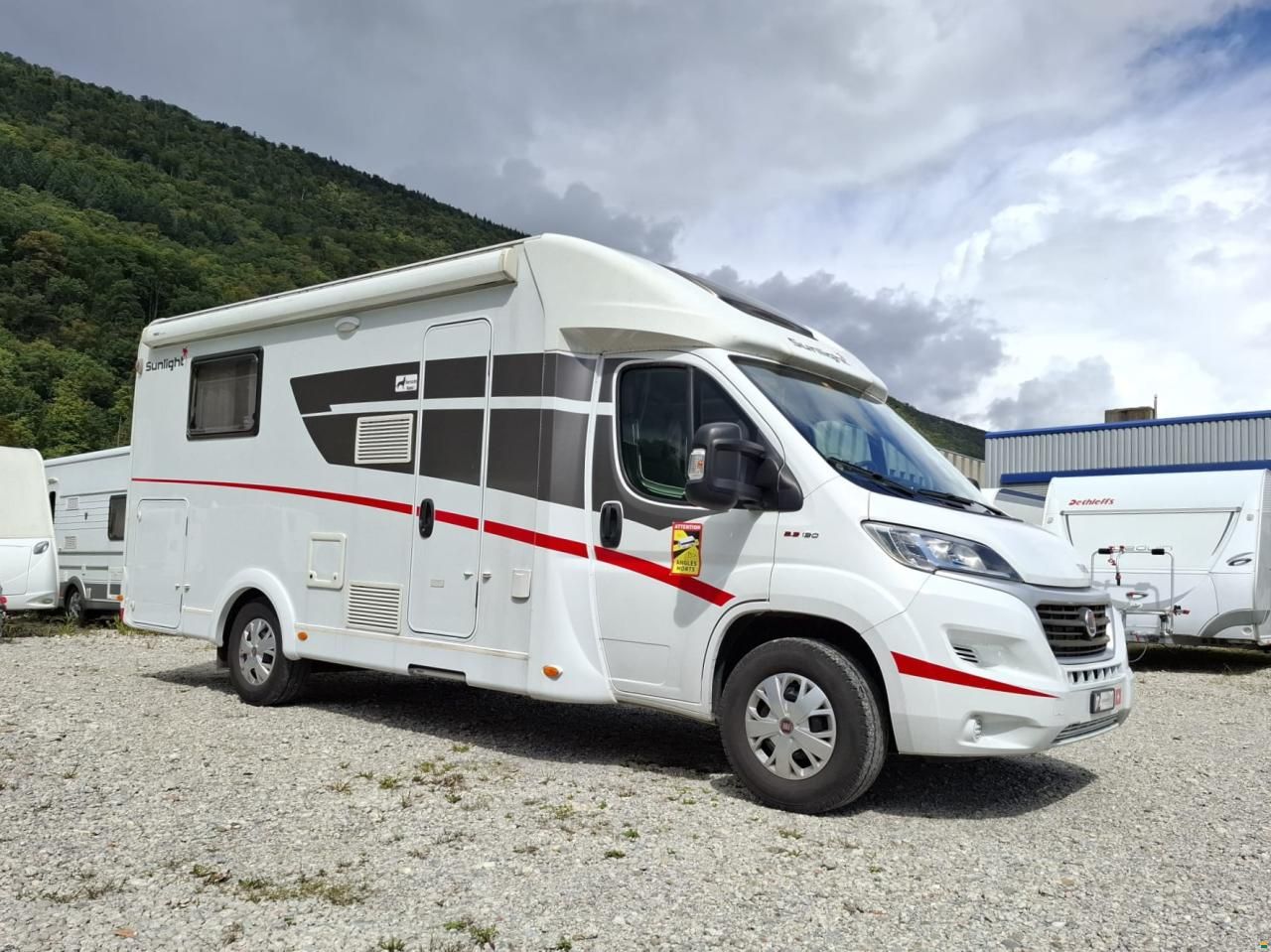 Sunlight T69S mit Queensbett