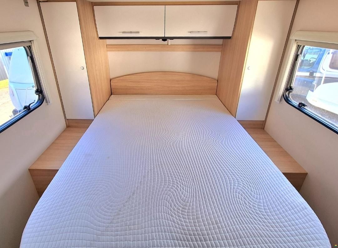 Sunlight T69S mit Queensbett