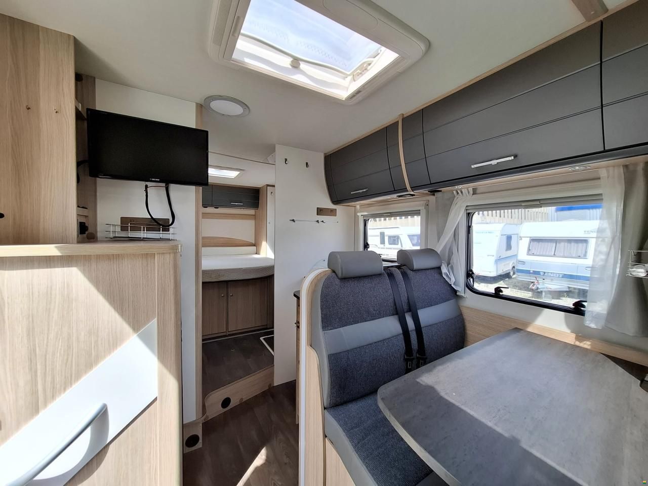 Sunlight T69S mit Queensbett