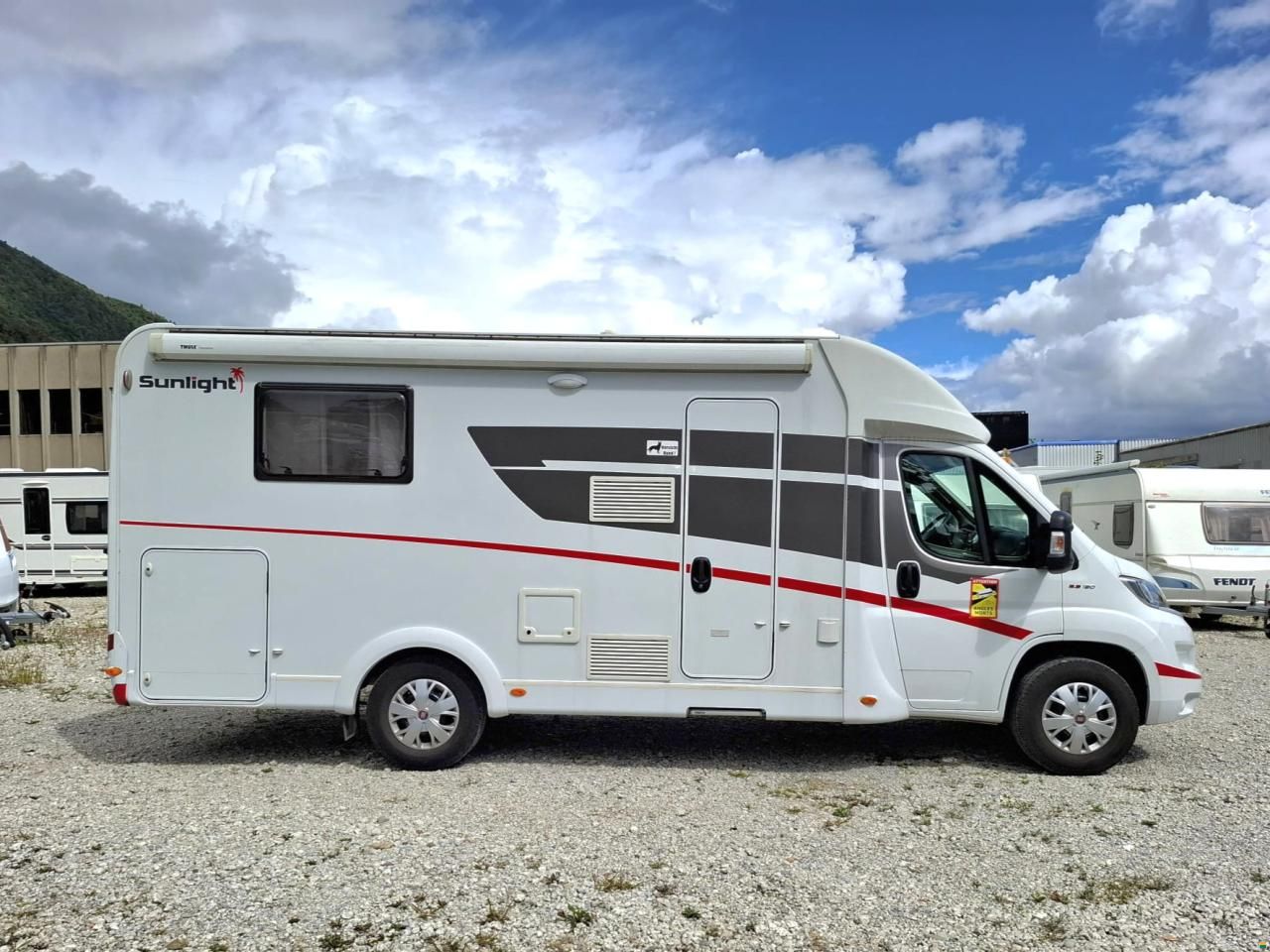 Sunlight T69S mit Queensbett