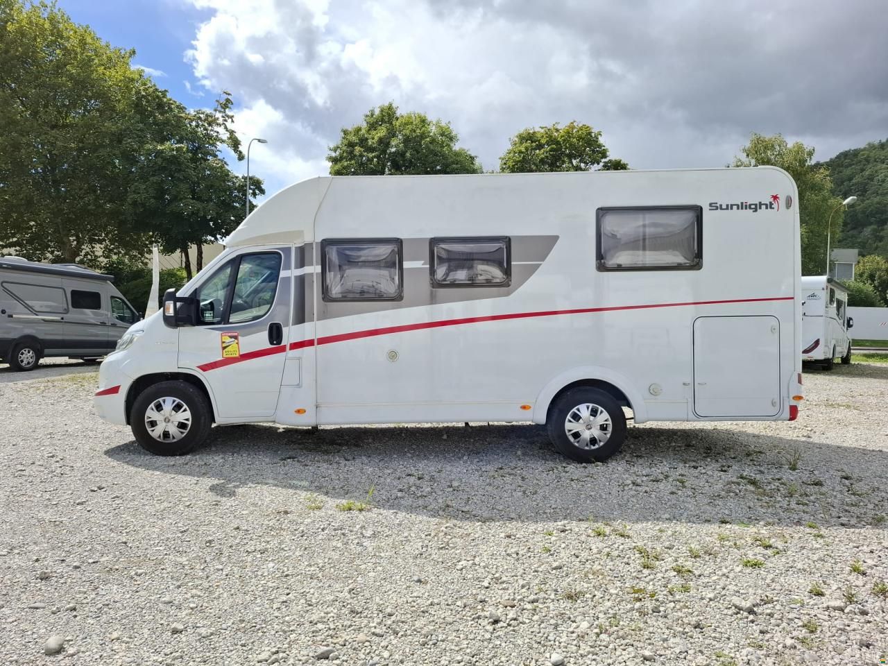 Sunlight T69S mit Queensbett